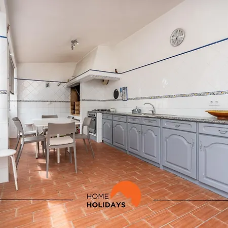 #244 Spacious Villa With 4 Bedrooms And Pool * Lagoa (Algarve)