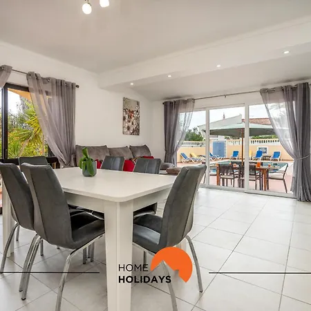 #244 Spacious Villa With 4 Bedrooms And Pool