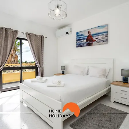 #244 Spacious Villa With 4 Bedrooms And Pool Lagoa (Algarve)